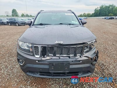 Piąte zdjęcie samochodu w środku: 2017 JEEP COMPASS LATITUDE VIN:1C4NJDEB3HD192734 - miniatura
