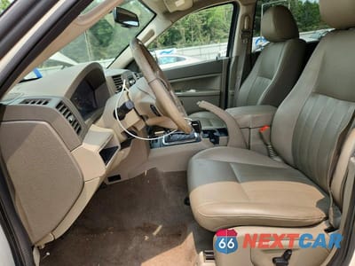 Zdjęcie 7 z 13 samochodu: 2005 JEEP GRAND CHEROKEE LAREDO VIN:1J8GR48K25C609459 - miniatura