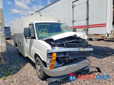Czwarte zdjęcie samochodu z boku: 2021 CHEVROLET EXPRESS G3500 VIN:1GB0GRF79M1173959 - miniatura