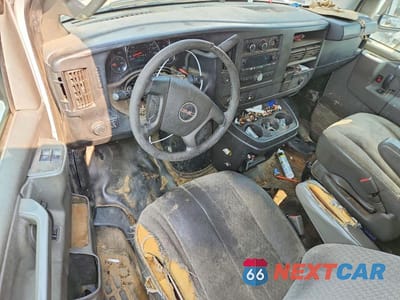 Zdjęcie 8 z 13 samochodu: 2017 GMC SAVANA 2500 CARGO DELIVERY VAN VIN:1GTW7AFF8H1908760 - miniatura