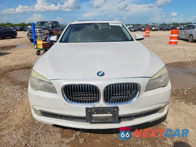 Piąte zdjęcie samochodu w środku: 2012 BMW 740 I VIN:WBAKA4C54CDS99121 - miniatura