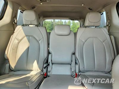Zdjęcie 10 z 13 samochodu: 2018 CHRYSLER PACIFICA LIMITED VIN:2C4RC1GG5JR312409 - miniatura