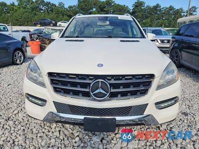 Piąte zdjęcie samochodu w środku: 2015 MERCEDES-BENZ ML 350 4MATIC VIN:4JGDA5HB5FA446581 - miniatura