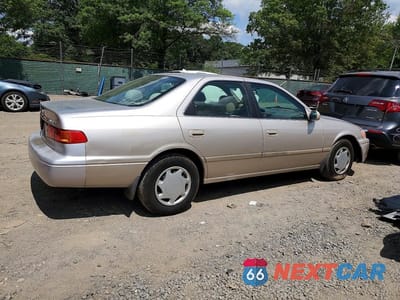 Trzecie zdjęcie samochodu z tyłu: 2000 TOYOTA CAMRY CE VIN:4T1BG22K0YU939163 - miniatura