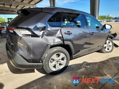 Trzecie zdjęcie samochodu z tyłu: 2021 TOYOTA RAV4 XLE VIN:2T3W1RFVXMC159366 - miniatura