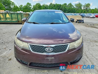 Piąte zdjęcie samochodu w środku: 2010 KIA FORTE EX VIN:KNAFU4A20A5128858 - miniatura