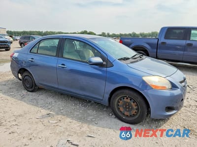 Czwarte zdjęcie samochodu z boku: 2008 TOYOTA YARIS BASE VIN:JTDBT923684039935 - miniatura