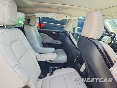 Zdjęcie 11 z 13 samochodu: 2025 LINCOLN AVIATOR VIN:5LM5J6WC2SGL15957 - miniatura