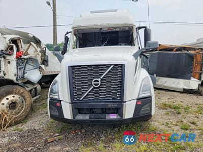 Piąte zdjęcie samochodu w środku: 2024 VOLVO VNL SEMI TRUCK VIN:4V4NC9EH2RN340237 - miniatura