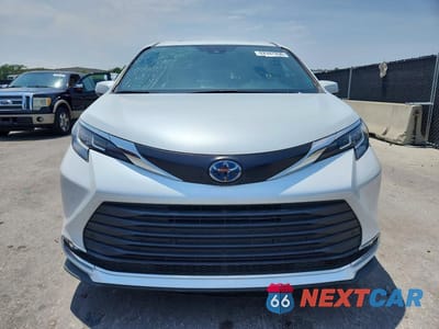 Piąte zdjęcie samochodu w środku: 2022 TOYOTA SIENNA XLE VIN:5TDJRKEC5NS091585 - miniatura