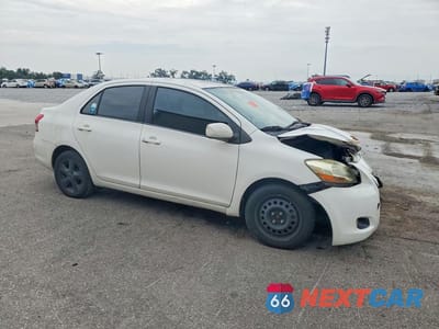 Czwarte zdjęcie samochodu z boku: 2008 TOYOTA YARIS BASE VIN:JTDBT903884014926 - miniatura