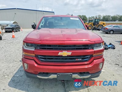 Piąte zdjęcie samochodu w środku: 2018 CHEVROLET SILVERADO K1500 LT VIN:1GCVKREC5JZ380120 - miniatura