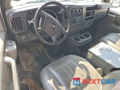 Zdjęcie 8 z 13 samochodu: 2020 CHEVROLET EXPRESS G2500 VIN:1GCWGAFG5L1242670 - miniatura