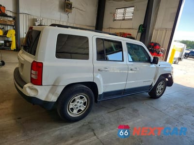 Trzecie zdjęcie samochodu z tyłu: 2016 JEEP PATRIOT SPORT VIN:1C4NJPBA2GD743506 - miniatura
