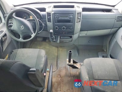 Zdjęcie 8 z 13 samochodu: 2012 MERCEDES-BENZ SPRINTER 2500 DELIVERY VAN VIN:WD3PE7CC8C5701059 - miniatura