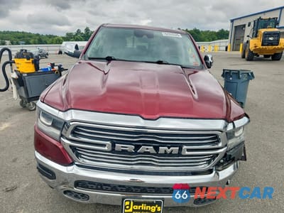 Piąte zdjęcie samochodu w środku: 2022 RAM 1500 LARAMIE VIN:1C6SRFJT9NN186651 - miniatura