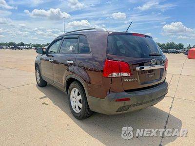 Trzecie zdjęcie samochodu z tyłu: 2013 KIA SORENTO LX VIN:5XYKT3A68DG391838 - miniatura