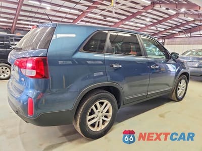 Trzecie zdjęcie samochodu z tyłu: 2014 KIA SORENTO LX VIN:5XYKT3A60EG528787 - miniatura