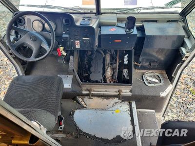 Zdjęcie 8 z 13 samochodu: 2004 FREIGHTLINER CHASSIS M LINE WALK-IN VAN VIN:4UZAANBW54CN46552 - miniatura