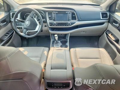 Zdjęcie 8 z 14 samochodu: 2018 TOYOTA HIGHLANDER XLE VIN:5TDJZRFH5JS905229 - miniatura