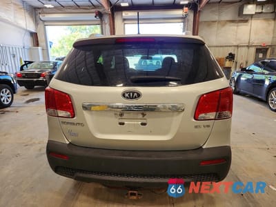 Zdjęcie 6 z 13 samochodu: 2011 KIA SORENTO EX VIN:5XYKUDA28BG061193 - miniatura