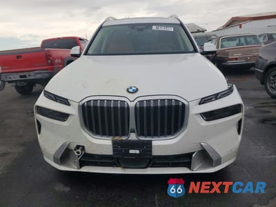Piąte zdjęcie samochodu w środku: 2027 BMW X7 XDRIVE40I VIN:5UX23EM04V9428758 - miniatura