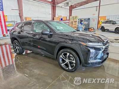Czwarte zdjęcie samochodu z boku: 2024 CHEVROLET TRAX 1RS VIN:KL77LGE27RC234850 - miniatura