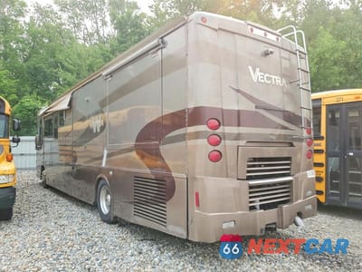 Trzecie zdjęcie samochodu z tyłu: 2004 FREIGHTLINER CHASSIS X LINE MOTOR HOME VIN:4UZAAHBS94CM36179 - miniatura