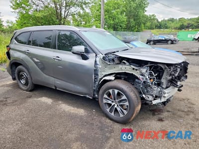Czwarte zdjęcie samochodu z boku: 2026 TOYOTA HIGHLANDER XLE VIN:5TDKDRBH6TS598911 - miniatura