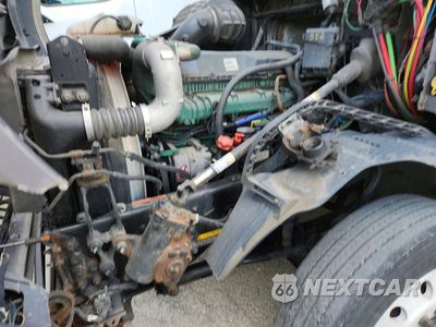 Zdjęcie 14 z 14 samochodu: 2015 VOLVO VNL SEMI TRUCK VIN:4V4NC9EH9FN922251 - miniatura