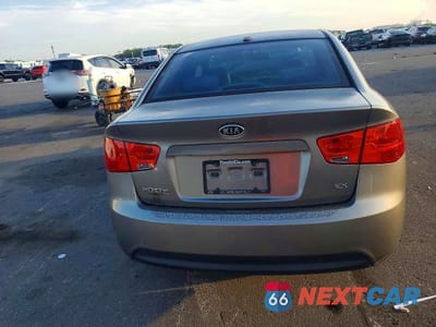Zdjęcie 6 z 12 samochodu: 2010 KIA FORTE EX VIN:KNAFU4A28A5850255 - miniatura