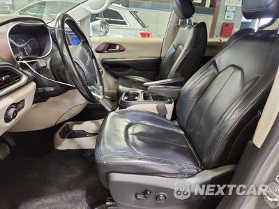 Zdjęcie 7 z 13 samochodu: 2019 CHRYSLER PACIFICA TOURING L VIN:2C4RC1BG3KR685392 - miniatura