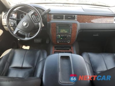 Zdjęcie 8 z 13 samochodu: 2008 CHEVROLET SUBURBAN K1500 LS VIN:3GNFK16328G136074 - miniatura