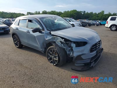 Czwarte zdjęcie samochodu z boku: 2025 HONDA HR-V SPORT VIN:3CZRZ2H51SM731846 - miniatura