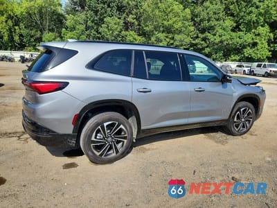 Trzecie zdjęcie samochodu z tyłu: 2025 BUICK ENCLAVE SPORT TOURING VIN:5GAERBRS0SJ204081 - miniatura