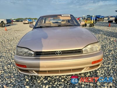 Piąte zdjęcie samochodu w środku: 1994 TOYOTA CAMRY LE VIN:4T1GK12E8RU048824 - miniatura