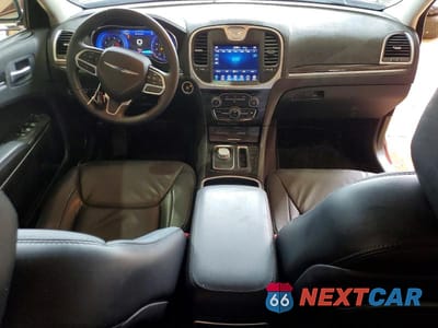 Zdjęcie 8 z 13 samochodu: 2017 CHRYSLER 300 LIMITED VIN:2C3CCAAG9HH547088 - miniatura