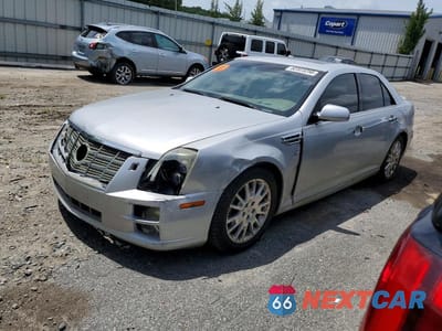 2010 CADILLAC STS 1G6DU6EA6A0148152 - główne zdjęcie licytacji z USA - miniatura