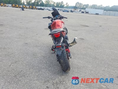 Czwarte zdjęcie samochodu z boku: 2011 YAMAHA FZ6 R VIN:JYARJ18E3BA006622 - miniatura