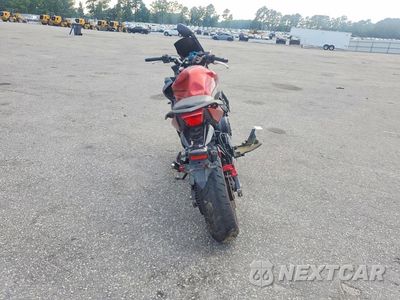 Czwarte zdjęcie samochodu z boku: 2011 YAMAHA FZ6 R VIN:JYARJ18E3BA006622 - miniatura