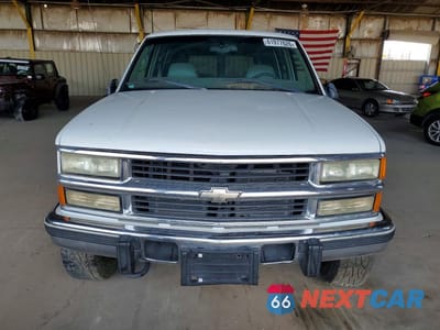 Piąte zdjęcie samochodu w środku: 1999 CHEVROLET SUBURBAN K2500 VIN:3GNGK26F7XG106751 - miniatura
