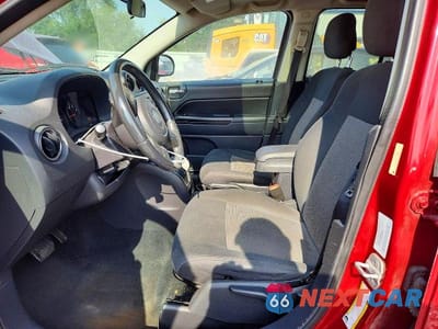 Zdjęcie 7 z 13 samochodu: 2012 JEEP COMPASS LATITUDE VIN:1C4NJCEA8CD539355 - miniatura