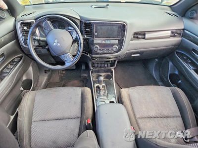 Zdjęcie 8 z 14 samochodu: 2018 MITSUBISHI OUTLANDER SE VIN:JA4AZ3A3XJZ025662 - miniatura