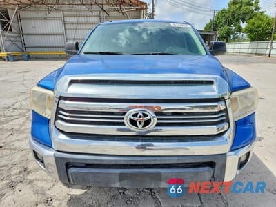 Piąte zdjęcie samochodu w środku: 2017 TOYOTA TUNDRA CREWMAX SR5 VIN:5TFEM5F11HX112753 - miniatura