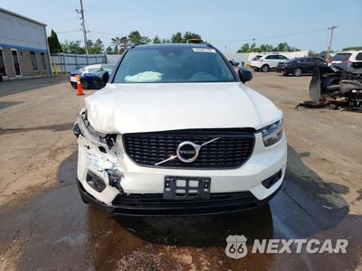Piąte zdjęcie samochodu w środku: 2022 VOLVO XC40 T5 R-DESIGN VIN:YV4162UM1N2789005 - miniatura