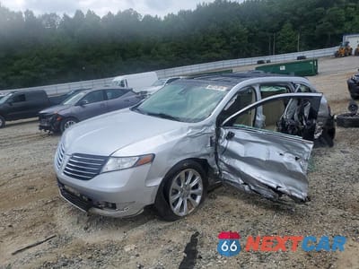 2017 LINCOLN MKT 2LMHJ5FK4HBL00589 - główne zdjęcie licytacji z USA - miniatura