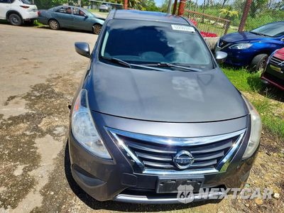 Piąte zdjęcie samochodu w środku: 2018 NISSAN VERSA S VIN:3N1CN7AP1JL801501 - miniatura