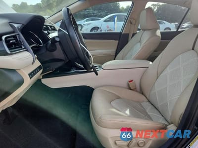 Zdjęcie 7 z 12 samochodu: 2019 TOYOTA CAMRY HYBRID XLE VIN:4T1B21HK9KU511826 - miniatura