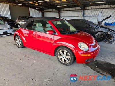 Czwarte zdjęcie samochodu z boku: 2006 VOLKSWAGEN NEW BEETLE CONVERTIBLE OPTION PACKAGE 1 VIN:3VWRF31Y56M327377 - miniatura