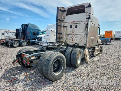 Trzecie zdjęcie samochodu z tyłu: 2015 FREIGHTLINER CASCADIA SEMI TRUCK VIN:3AKGGLD55FSGD8572 - miniatura